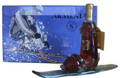 Армянский коньяк 5 лет Лыжи - 0,25 л