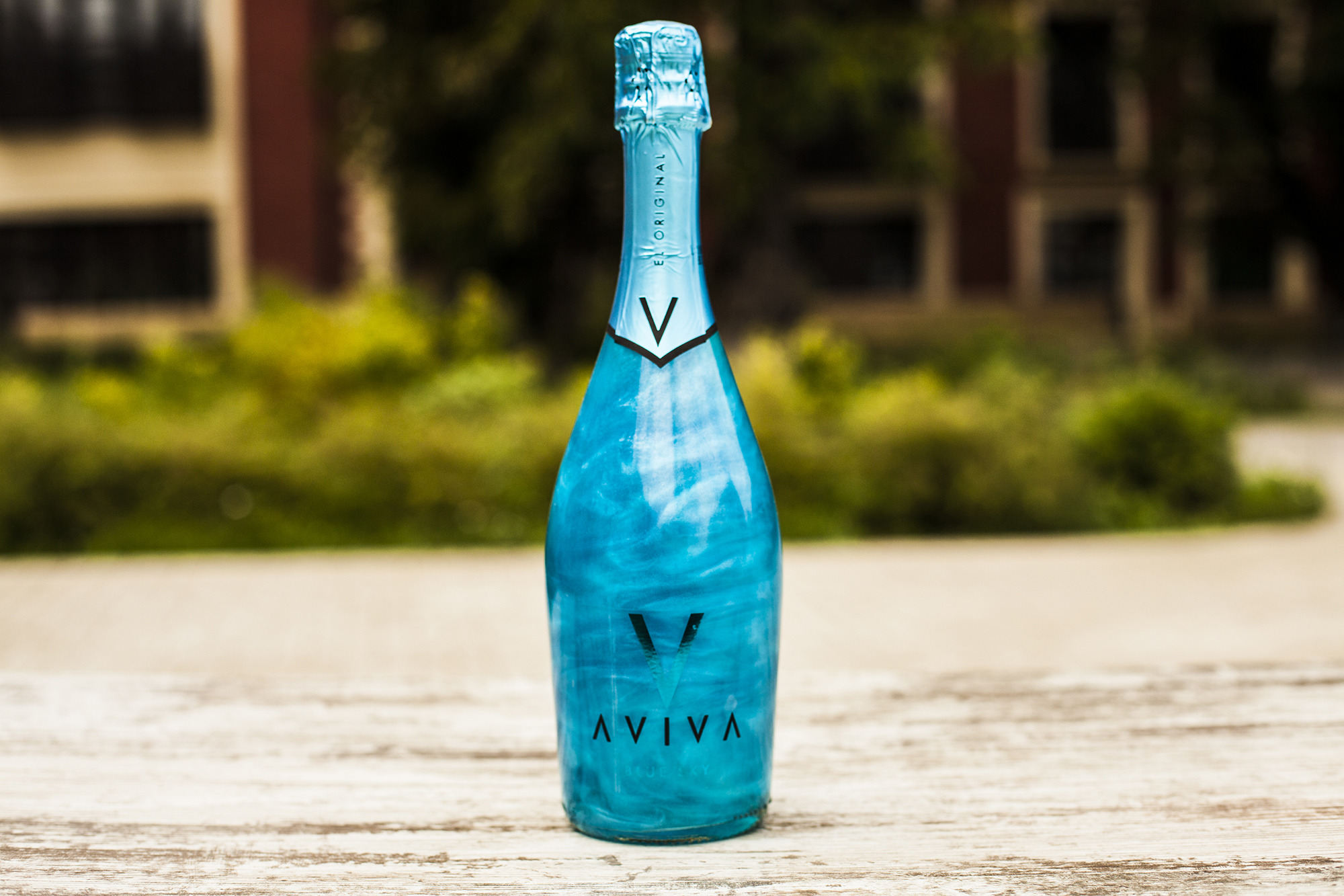 Озон шампанское. Шампанское Aviva Blue. Голубое шампанское с блестками Aviva. Вино "Aviva" Blue Sky. Шампанское с перламутром Aviva.