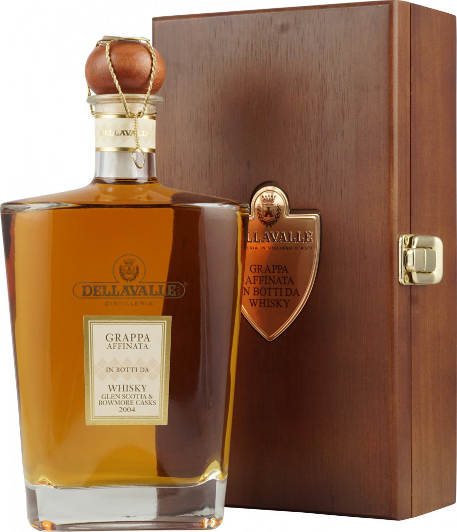 Деллавалле, Граппа, выдержанная в бочке из-под виски (Глен Скотия & Боумо Кэскс), 2004, в деревянной коробке - 0.7 л
